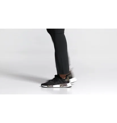 Кроссовки женские Adidas Nmd_R1 Shoes Black Gx2027