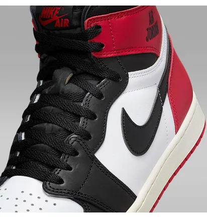 Кросівки чоловічі Air Jordan 1 Retro High White/Black DZ5485-106