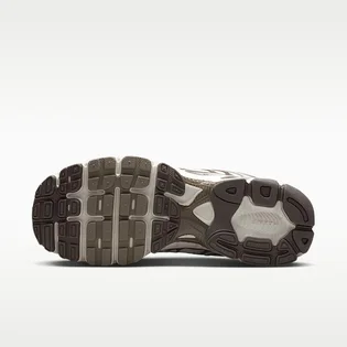 Кросівки жіночі Nike W Air Max Moto 2K White/Metallic IO1915-030