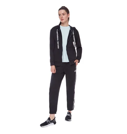 Спортивный костюм женский New Balance Reletless Perf Fleece Black WJ13174BK__WP13176BK