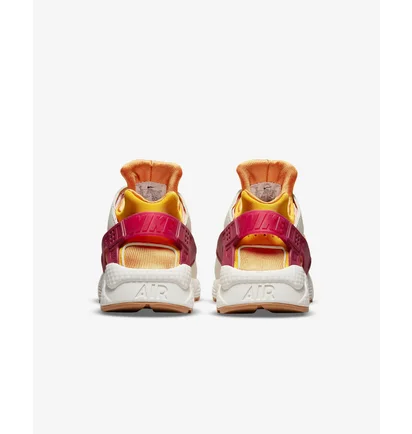 Кросівки жіночі Nike Wmns Air Huarache White/Orange Do6720-100