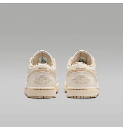 Кроссовки женские Air Jordan 1 Low Beige DC0774-112