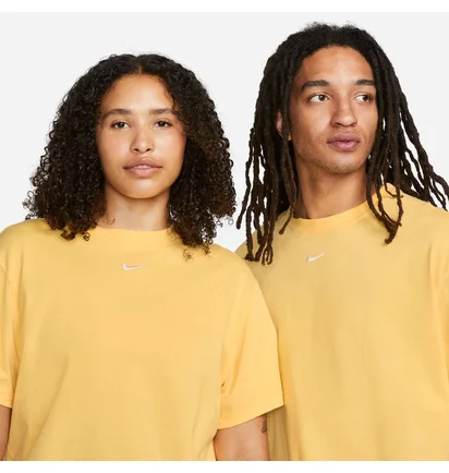 Футболка жіноча Nike Nsw Essntl Tee Bf Lbr Yellow DN5697-795
