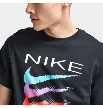 Футболка мужская Nike Sportswear Triple Swoosh Black HQ8094-010