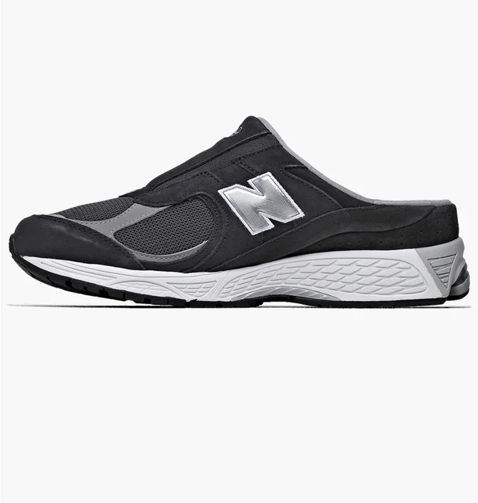 Тапочки мужские New Balance 2002R Shoes Black M2002Rmc