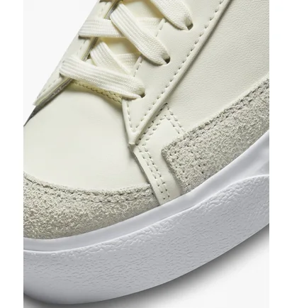 Кросівки жіночі Nike Blazer Low Platform Beige DJ0292-110