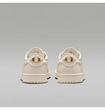 Кросівки жіночі Air Jordan 1 Low Method Of Make Zapatillas Beige FN5032-200