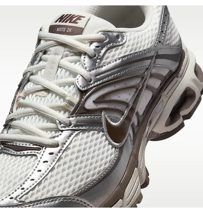 Кросівки жіночі Nike W Air Max Moto 2K White/Metallic IO1915-030