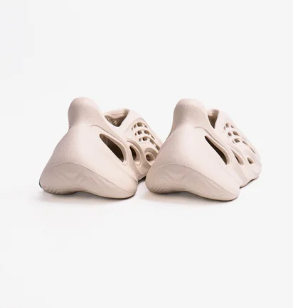 Тапочки чоловічі Adidas Yeezy Foam Runner Beige G55486