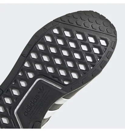 Кроссовки мужские Adidas Nmd_R1 V3 Shoes Black Id6713