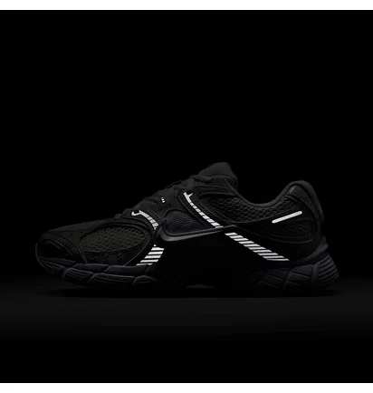 Кросівки жіночі Nike V5 Rnr WomenS Shoes White HQ7901-101
