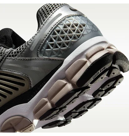 Кросівки чоловічі Nike Zoom Vomero 5 Grey FJ4151-007