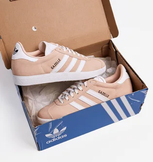 Кроссовки женские Adidas Gazelle Shoes Beige ID7006