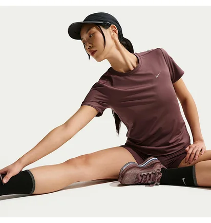 Футболка женская Nike Swift Dri-Fit Short-Sleeve Running Bordo HM9698-502