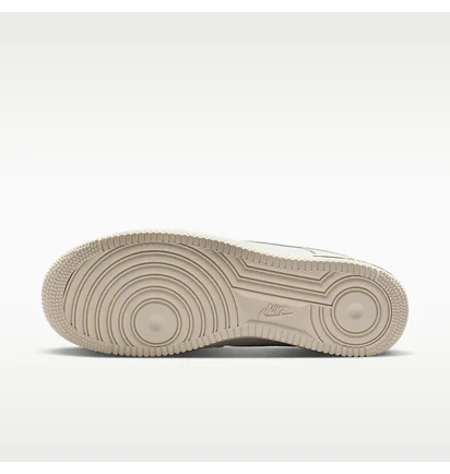 Кроссовки мужские Nike Air Force 1 07 Lv8 Beige IM6002-030