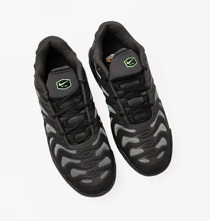 Кросівки чоловічі Nike Air Max Plus Drift Shoes Black/Green FD4290-006