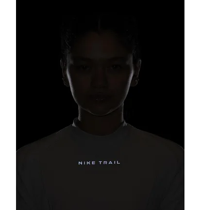 Лонгслів жіночий Nike Dri-Fit Trail Beige FN4706-104