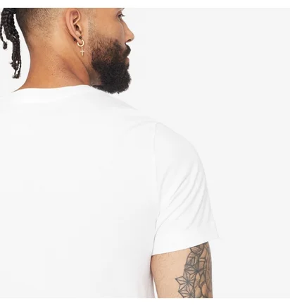 Футболка чоловіча Nike Liverpool 22/23 Crest Ss Tee White DM3482-100
