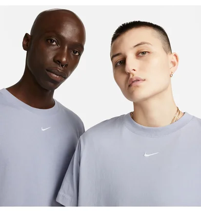 Футболка женская Nike Nsw Essntl Tee Bf Lbr Light Blue DN5697-519