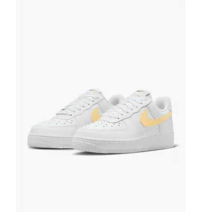 Кросівки жіночі Nike Air Force 1 07 White FQ2742-100