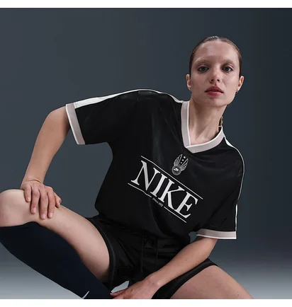 Футболка женская Nike Sportswear V-Neck Jersey Top Black IH8504-010