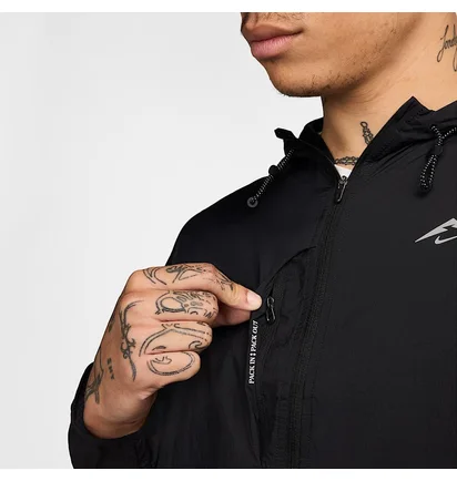 Вітровка чоловіча Nike Trail Aireez Black FN4002-010