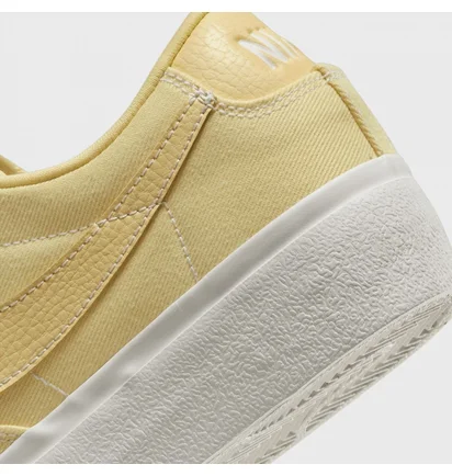 Кросівки жіночі Nike Blazer Low Platform Canvas Yellow DV7475-200