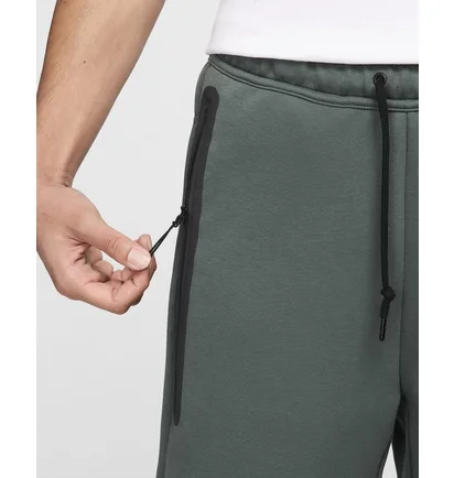 Шорты мужские Nike Sportswear Tech Fleece Shorts Green FB8171-338