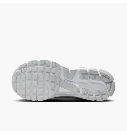 Кросівки жіночі Nike Air Zoom Vomero 5 White/Metallic HF7723-100