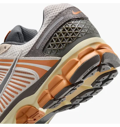 Кроссовки мужские Nike Zoom Vomero 5 White/Beige IB7469-030