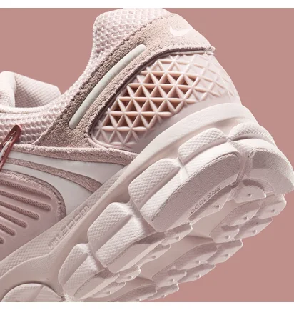 Кроссовки женские Nike Zoom Vomero 5 Pink HQ0458-600