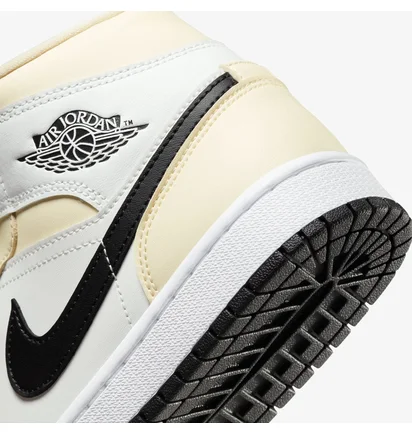 Кроссовки женские Nike Air Jordan 1 Mid Coconut Milk W White/Beige Bq6472-121