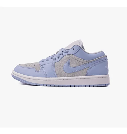 Кросівки жіночі Air Jordan Womens Shoe Light Blue/White DC0774-050
