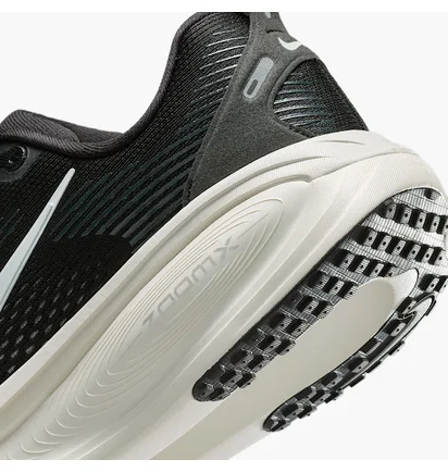 Кросівки жіночі Nike Vomero 18 Black HM6804-005