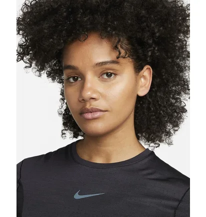 Футболка женская Nike Dri-Fit Run Division Black DX0199-015