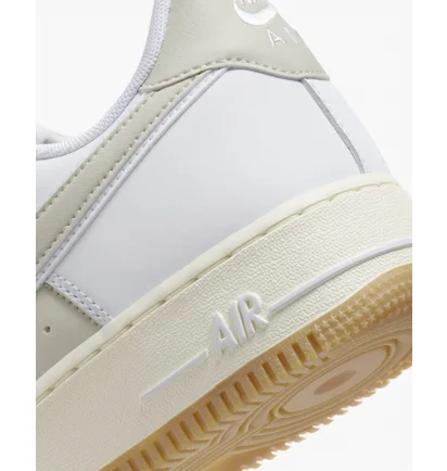 Кросівки чоловічі Nike Air Force 1 07 White/Olive FQ8201-100