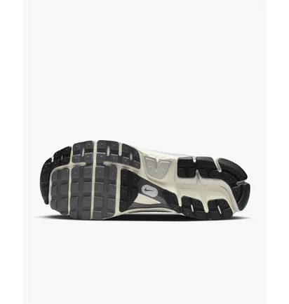 Кроссовки мужские Nike Zoom Vomero 5 White HF0731-007