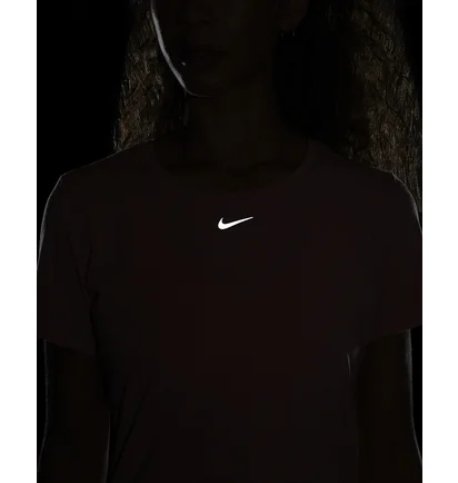 Футболка женская Nike Dri-Fit Uv One Luxe Standard Fit Short-Sleeve Top Peach DD0618-618
