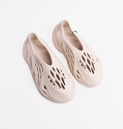 Тапочки чоловічі Adidas Yeezy Foam Runner Beige G55486