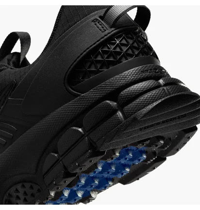 Кроссовки женские Nike Zoom Vomero Roam WomenS Winterized Shoes Black HQ2181-004
