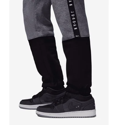 Спортивный костюм детский Air Jordan Grade School Sideline Fleece Grey/Black 95C843-GEH__95C842-GEH