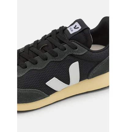 Кросівки чоловічі Veja Rio Branco Ii Black VJ212P006-Q11
