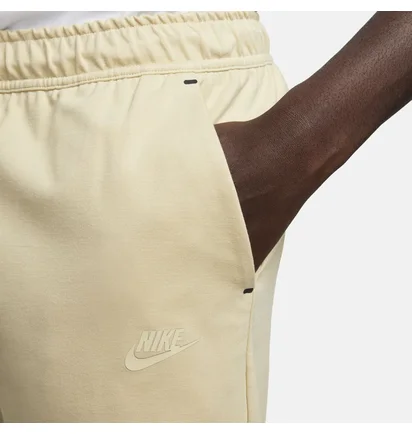 Шорты мужские Nike M Tech Lghtwht Short Yellow DX0828-783