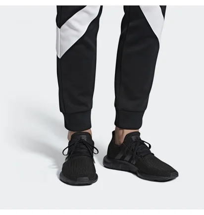 Кросівки чоловічі Adidas Originals Swift Run black AQ0863