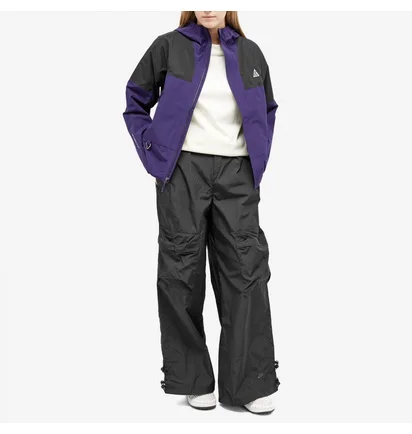 Штаны женские Nike Tech Pack Repel Pant Black FB8358-010