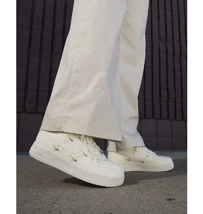 Кроссовки женские Nike Air Force 1 07 Lx Beige FV3654-111