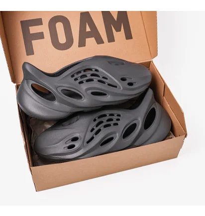 Тапочки мужские Adidas Yeezy Foam Runner Carbon Black IG5349
