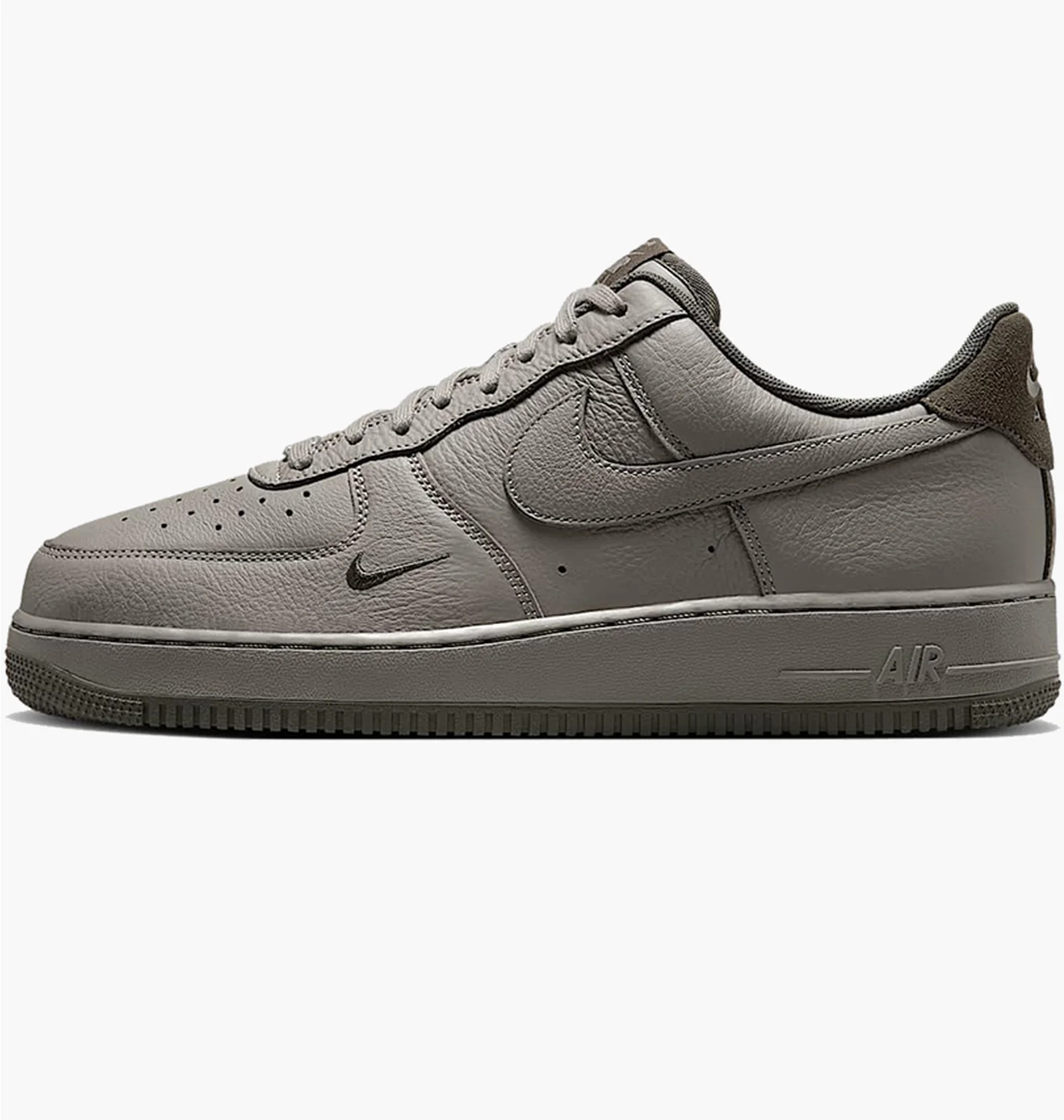 ᐉ Кросівки чоловічі Nike Air Force 1 07 Lv8 Olive HM9483-300
