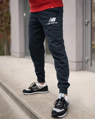 Штаны мужские New Balance Nb Ess Stacked Logo Black MP03558ECL