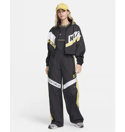 Олимпийка женская Nike Sportswear Woven Jacket Black HF5956-070